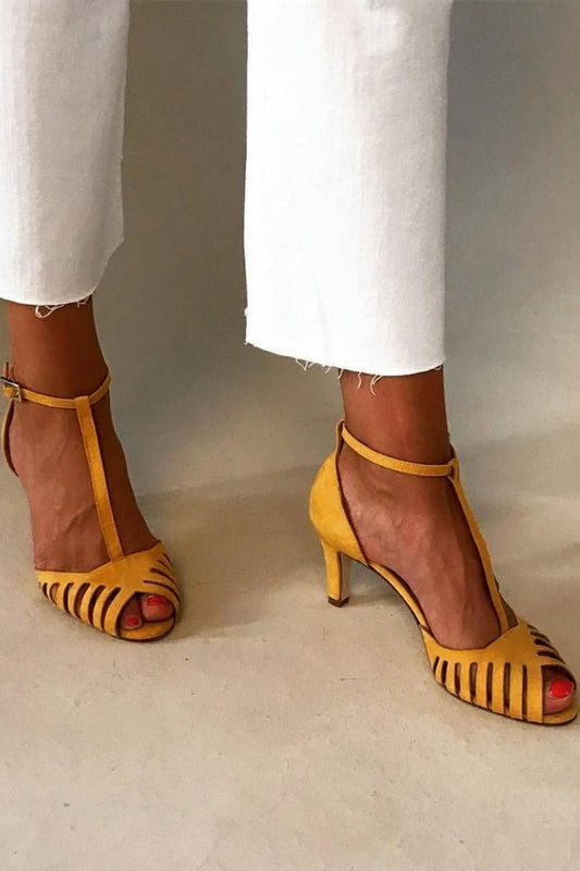 Sandales à découpes et bout ouvert en suédine Jaune avec bride en T
