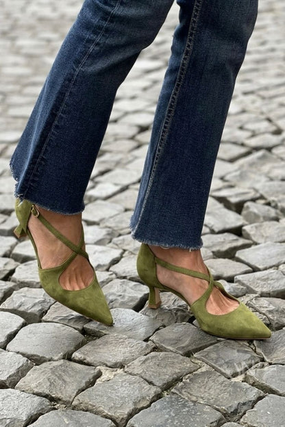 Talons bas pointus Kaki unis avec boucle et brides croisées