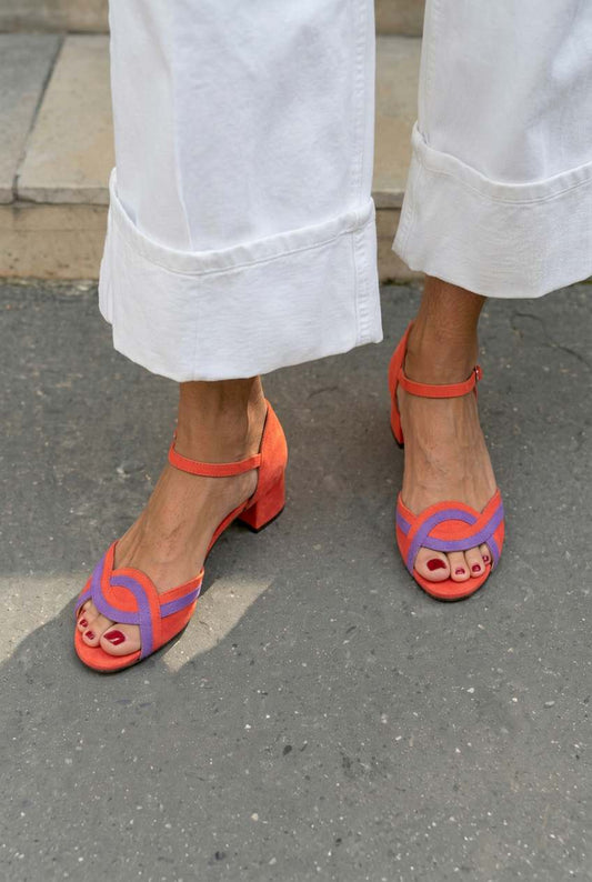Sandales peep toe en suédine avec bride cheville et talon bloc [Précommande]
