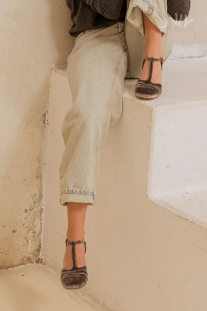 Talons larges à découpes en velours avec boucle et bride en T