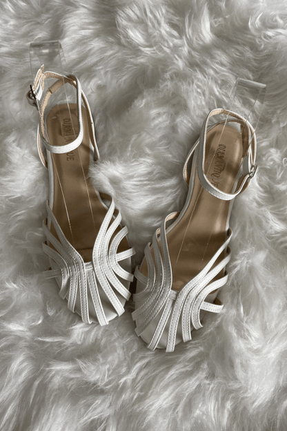Ballerines unies à découpes et bout rond avec bride cheville