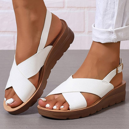 sandales compensées à bride croisée, slingback et boucle, bout ouvert.