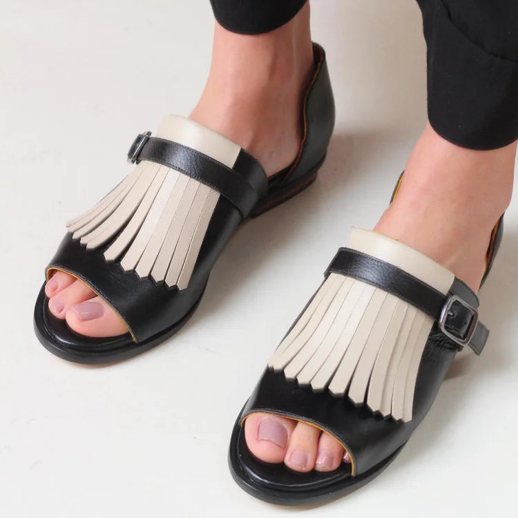Sandales slip-on à bout rond ouvert contrastées avec franges