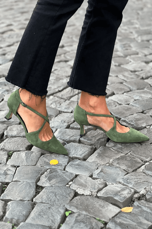 Talons kitten pointus en suédine Vert à brides croisées