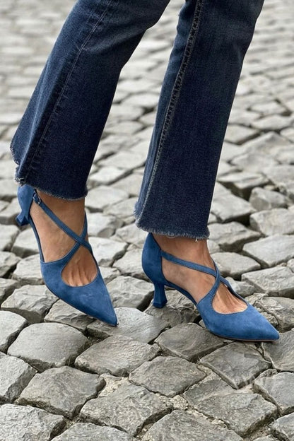 talons bas kaki à bride croisée et boucle, bout effilé.