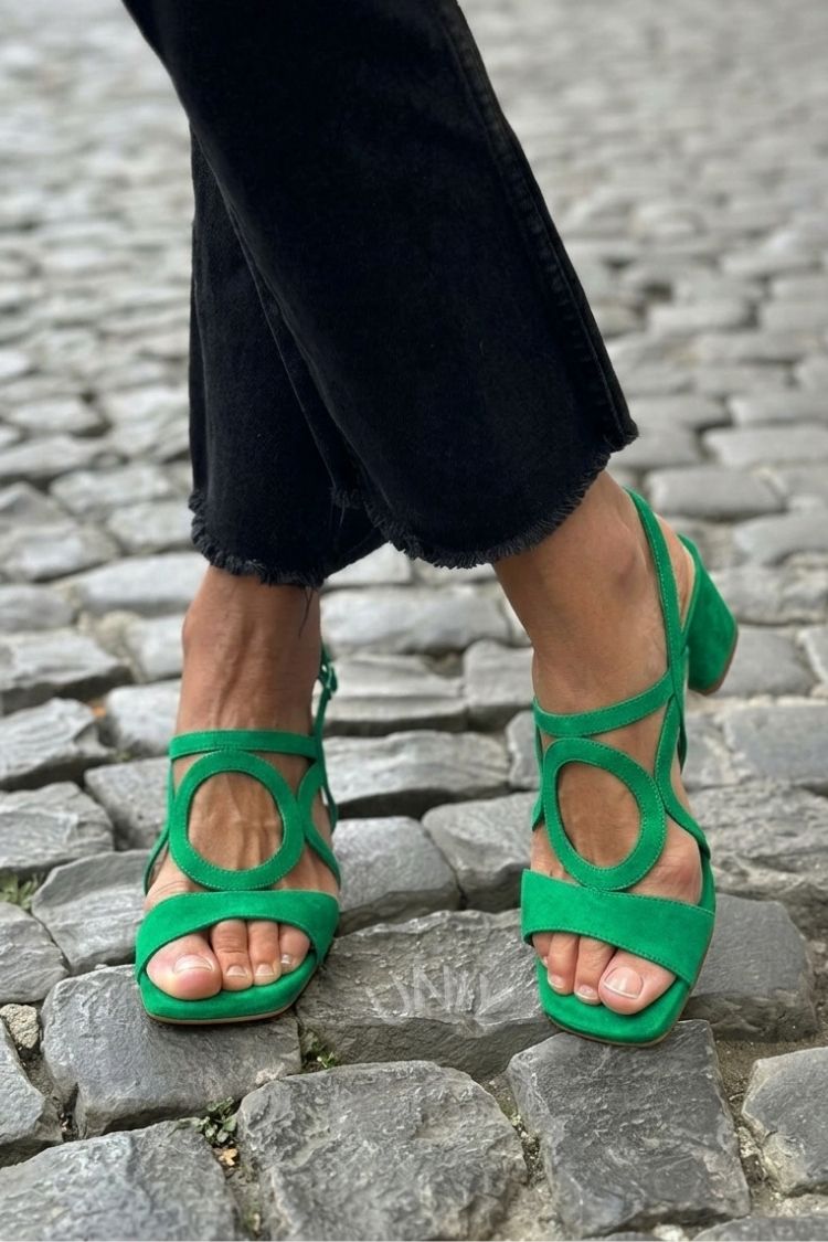 Sandales à talon slingback à découpes Jaune à bout carré