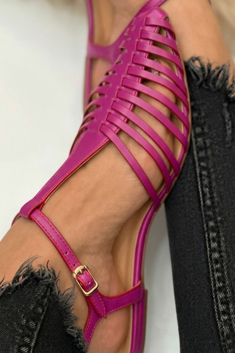 Sandales pointues à découpes épurées décontractées Noir avec bride en T