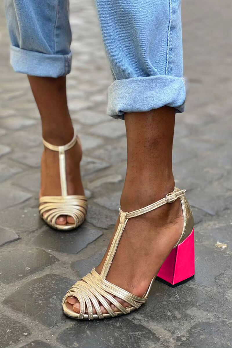 Talons larges peep toe à boucle, bride en T et brides