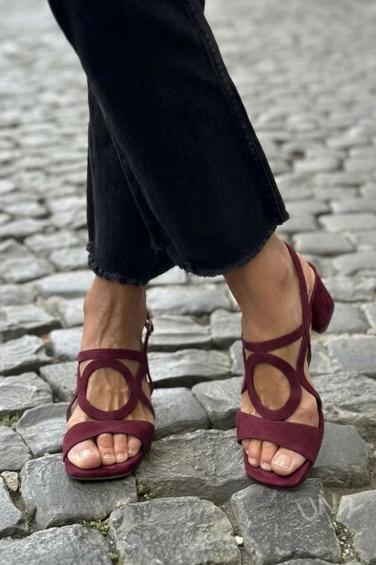 Sandales à talon slingback à découpes Jaune à bout carré