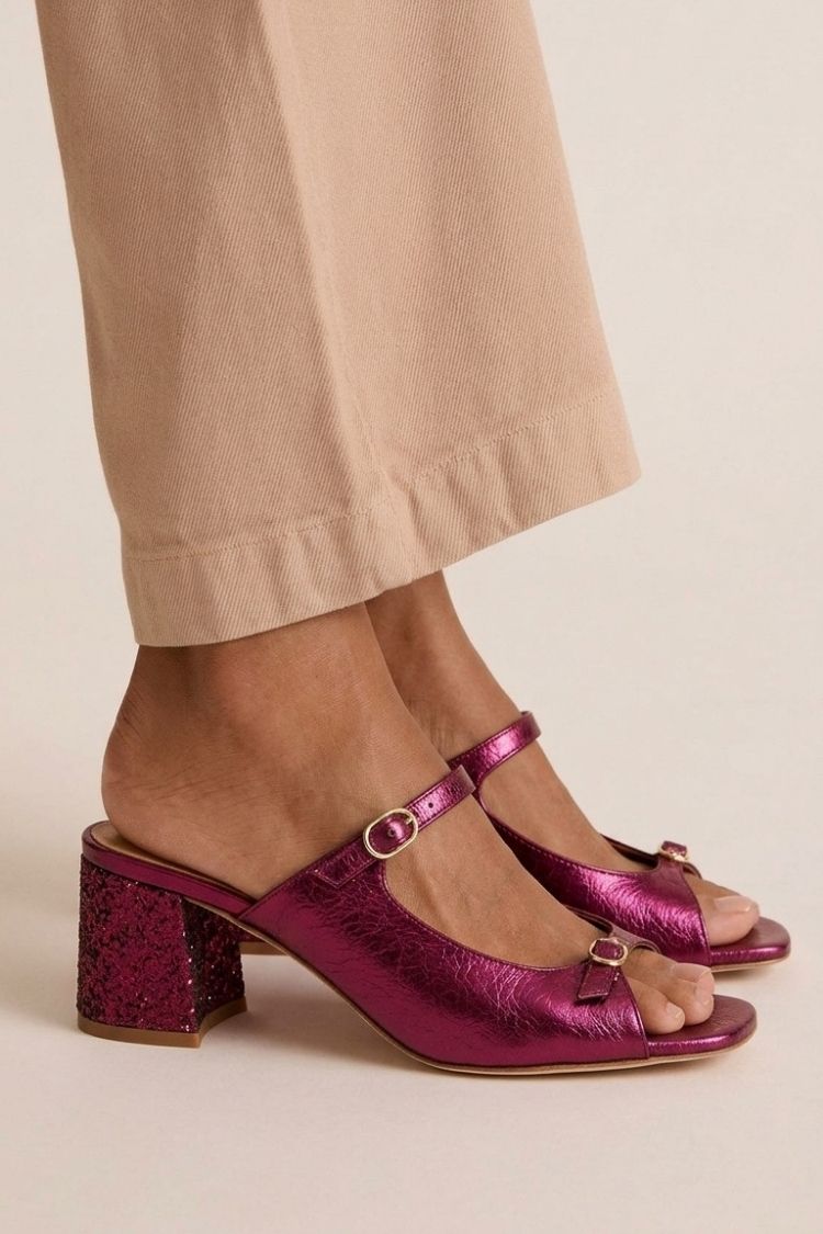 talons or slingback à bout color block, découpes et talon large.