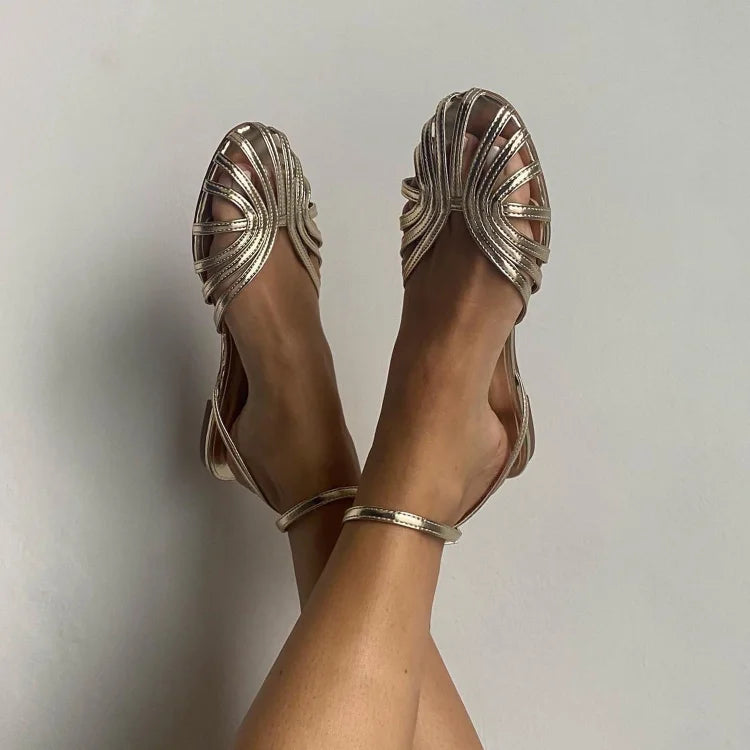 Ballerines unies à découpes et bout rond avec bride cheville