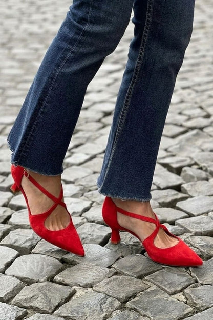 talons bas kaki à bride croisée et boucle, bout effilé.