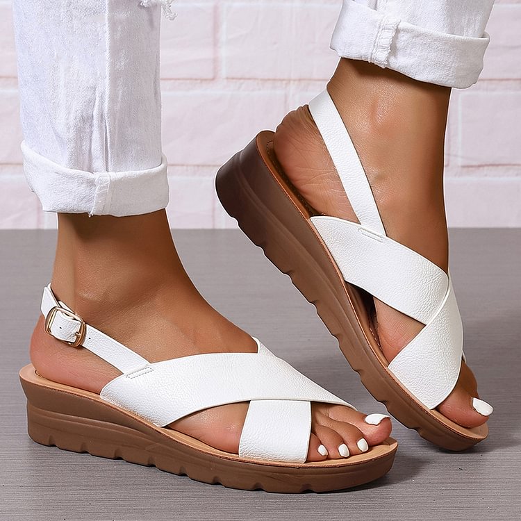 sandales compensées à bride croisée, slingback et boucle, bout ouvert.