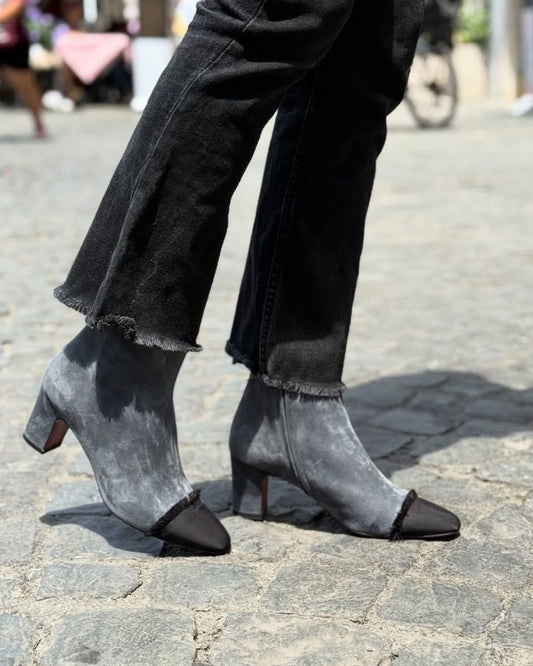 Solange | Bottines Grises en Suédine à Talon Épais et Bout Carré