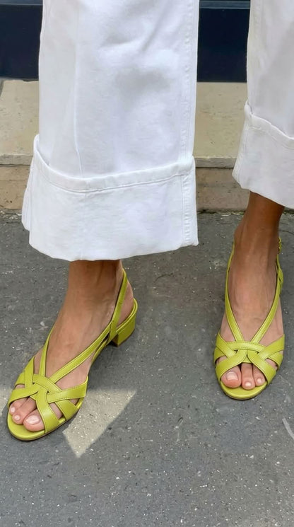 Sandales slingback Nude en cuir à brides croisées et talon bas