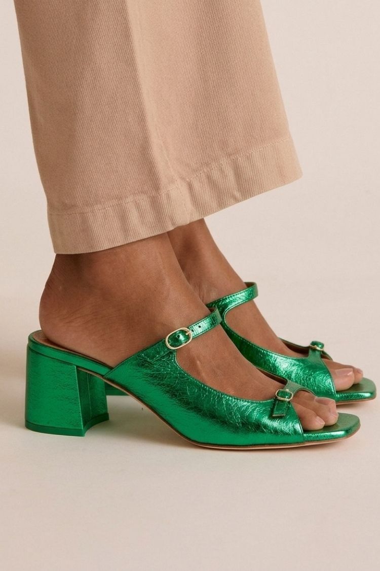 talons or slingback à bout color block, découpes et talon large.