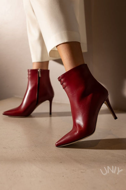 Victoire | Bottines Rouges en Suédine Pointues à Talon Haut