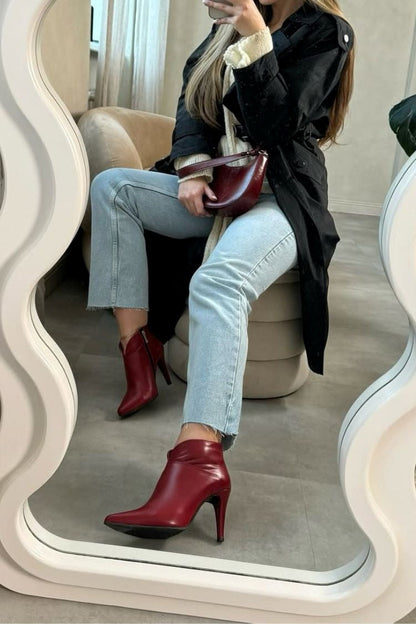 Philippine | Bottines Rouges Vernies à Talon Aiguille et Encolure en V