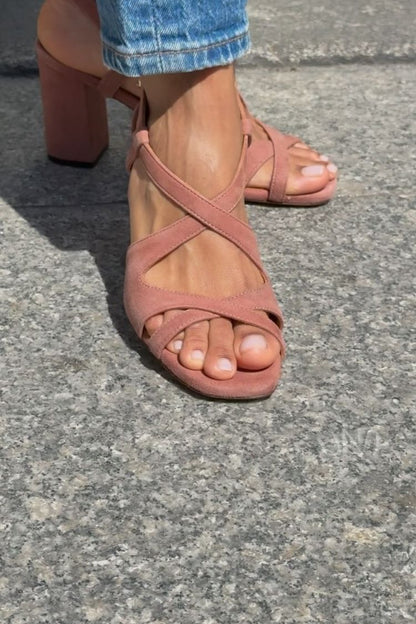 Sandales chic en suédine Rose Rosé à brides croisées et talon bloc