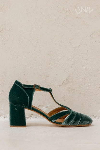 Talons larges à découpes en velours avec boucle et bride en T