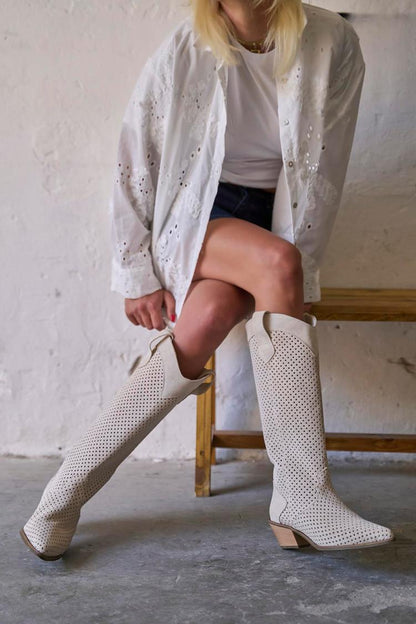 Justine | Bottes Western Beiges Perforées à Bout Pointu