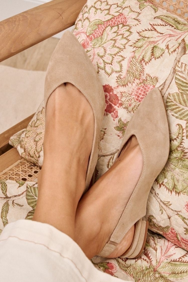 Ballerines pointues slingback en suédine Beige