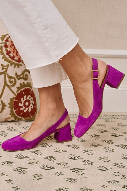 talons larges kaki slingback à boucle et bout carré.