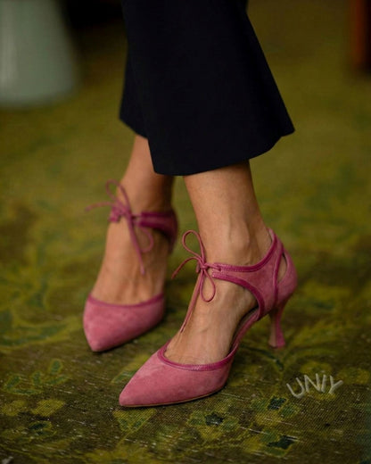 talons kitten rose en suédine à bout effilé et nœud bicolore.