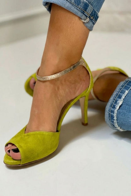 Talons aiguilles à bout ouvert pailletés avec bride cheville et boucle