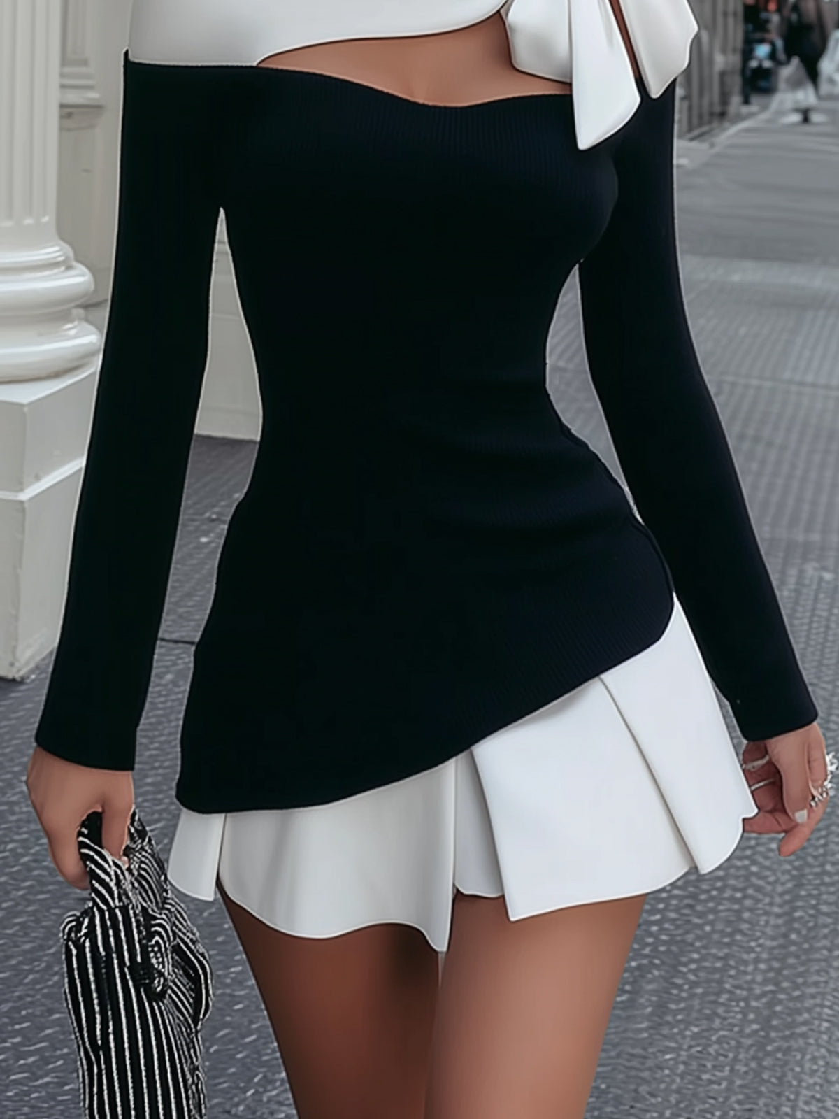 Faustine | Mini Robe Noir et Blanc à Bretelle et Nœud Cousu