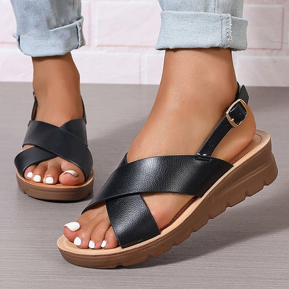 sandales compensées à bride croisée, slingback et boucle, bout ouvert.