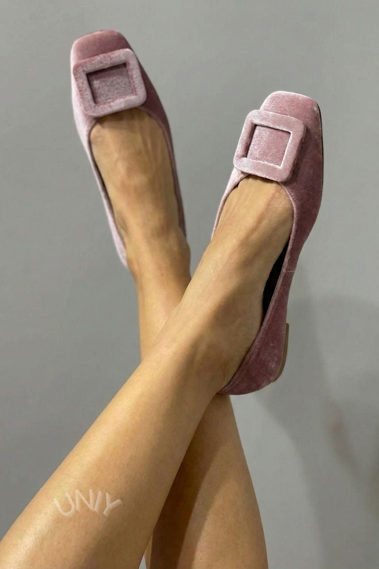 ballerines souples en velours à boucle carrée et bout carré.