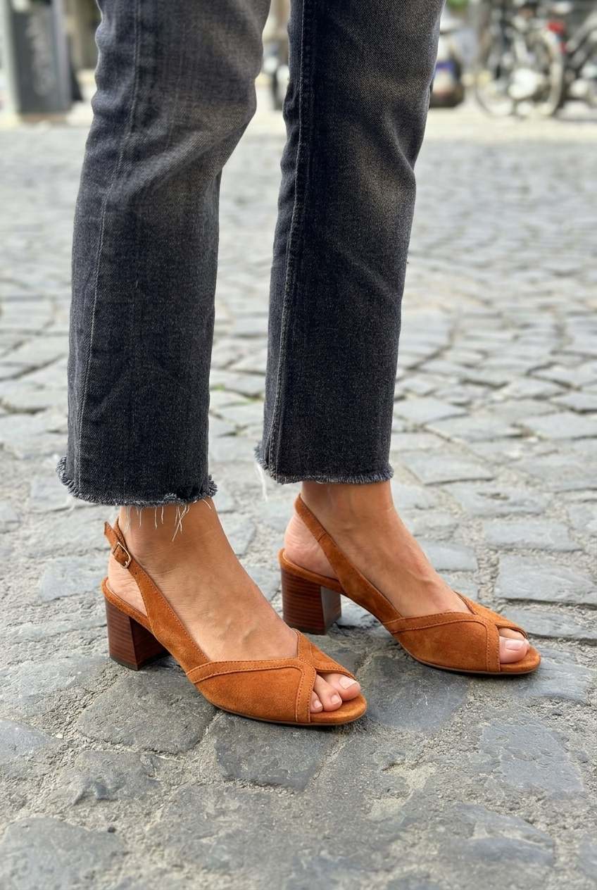 Talons bloc slingback en suédine à brides croisées et bout ouvert