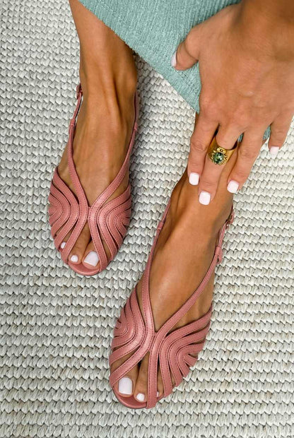 Sandales plates d'été en cuir rouge à brides tressées et bout ouvert
