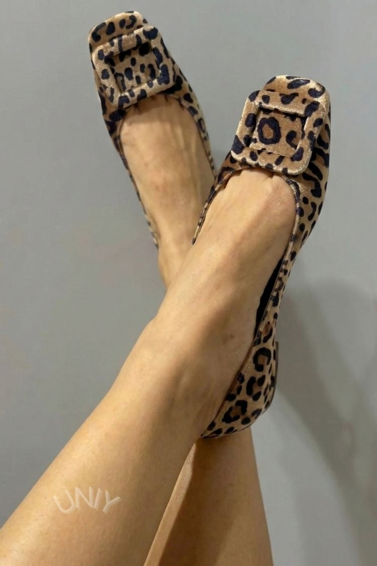 ballerines souples en velours à boucle carrée et bout carré.