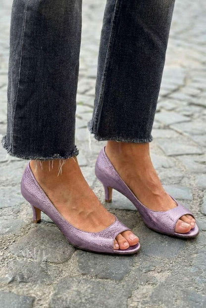 talons kitten chic métallisés or champagne à bout ouvert.