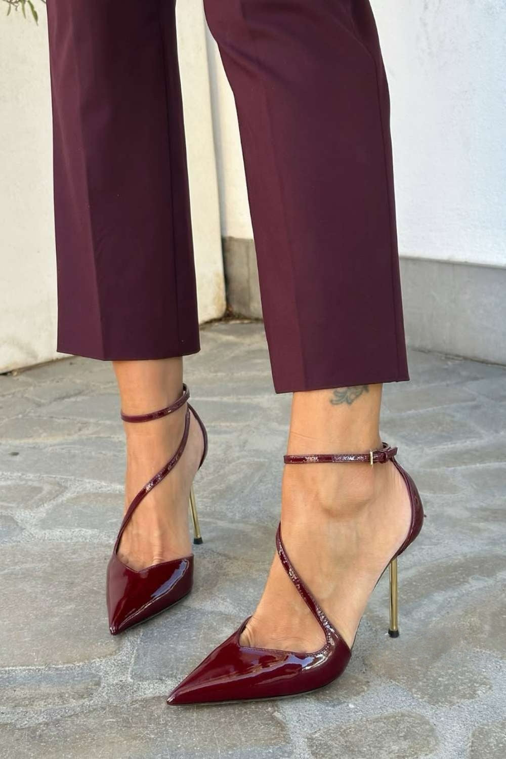 Talons aiguilles vernis Noir avec bride cheville