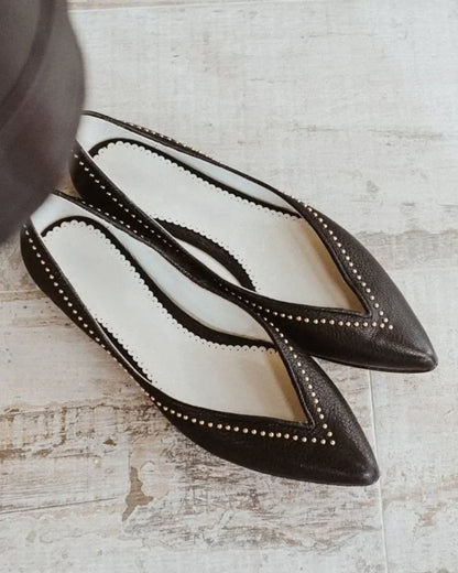 Ballerines pointues slip-on polyvalentes Noir à encolure en V et clous