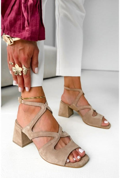 Talons bloc en suédine Beige à bout carré avec bride cheville