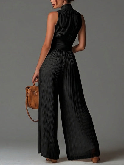 Combinaison Noire en Mousseline Col en V, Sans Manches, Zip et Pantalon Palazzo Plissé