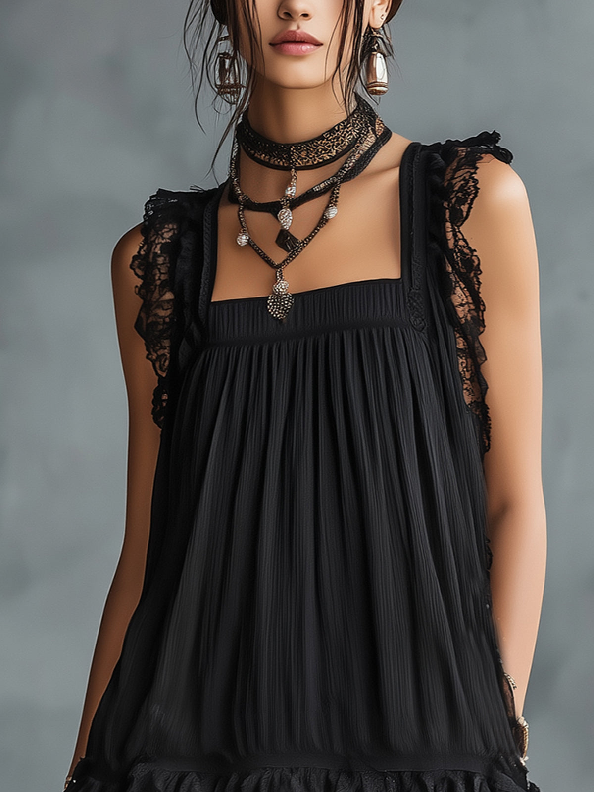 Pauline | Mini Robe Transparente à Pois avec Volant et Bordure en Dentelle Noire