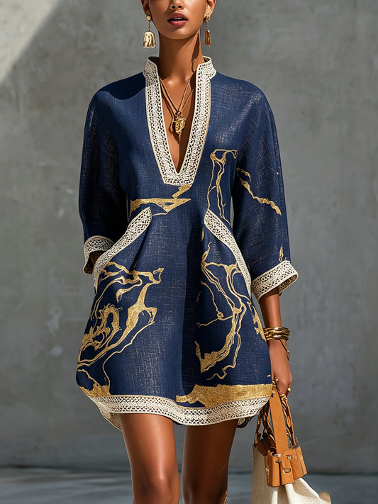 Cosette | Mini Robe en Dentelle Crochet Bleu Marine à Motifs Dorés et Col en V