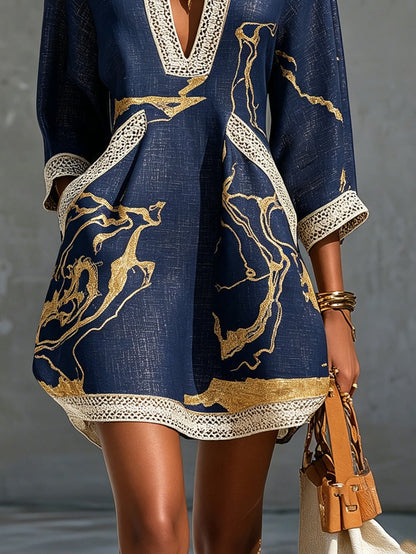 Cosette | Mini Robe en Dentelle Crochet Bleu Marine à Motifs Dorés et Col en V