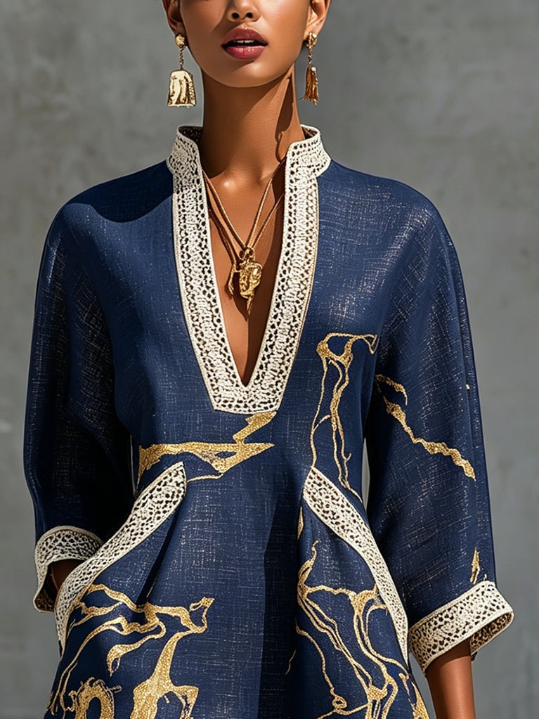 Cosette | Mini Robe en Dentelle Crochet Bleu Marine à Motifs Dorés et Col en V
