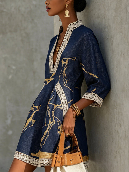 Cosette | Mini Robe en Dentelle Crochet Bleu Marine à Motifs Dorés et Col en V