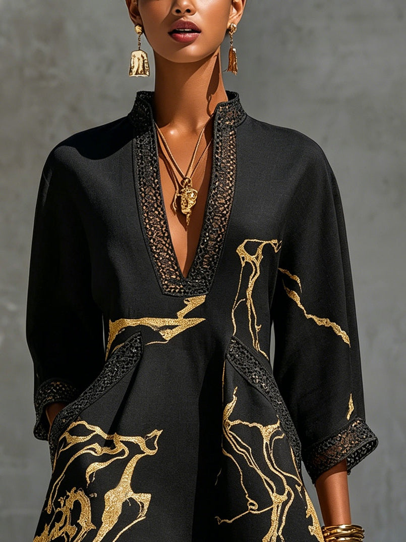 Léonie | Mini Robe en Dentelle Crochet Noire à Motifs Dorés et Col en V