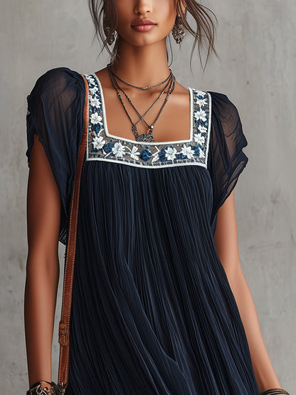 Apolline | Mini Robe Plissée en Mousseline Brodée de Fleurs Bleu Marine