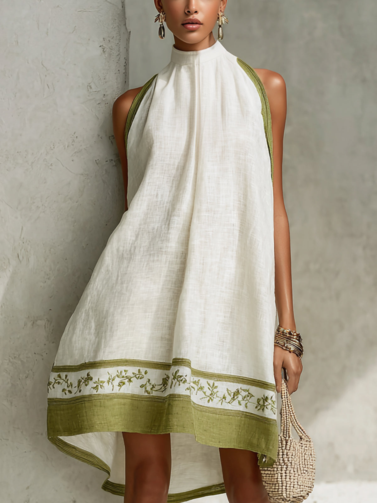 Agathe | Mini Robe Trapèze Sans Manches Blanc et Vert Olive à Fleurs