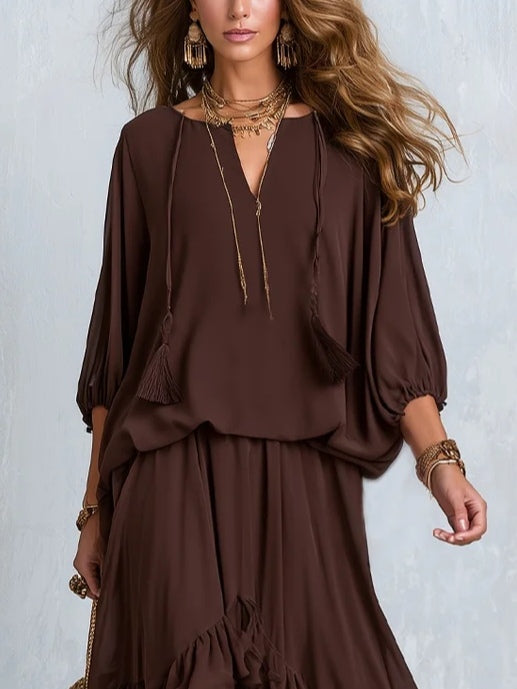 Ensemble Marron en Mousseline avec Top Col en V à Coulisse et Pompons et Jupe à Volants Multicouches