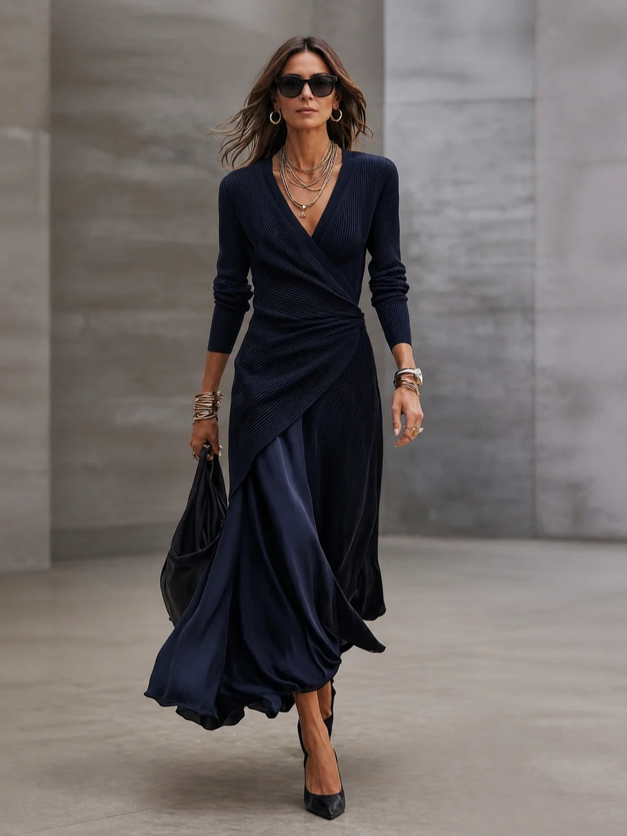 Loredana | Robe Longue Asymétrique Col V et Satin Bleu Marine